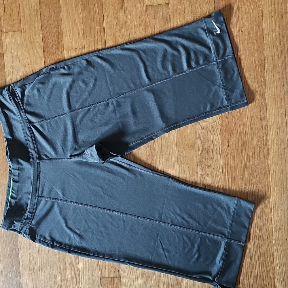 Nike Dri-Fit Gray Green Capri Athletic Workout Pants Women's Size Medium